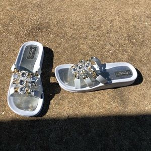 🆕 Grandco White Women’s Sandals